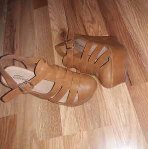 Tan wedges